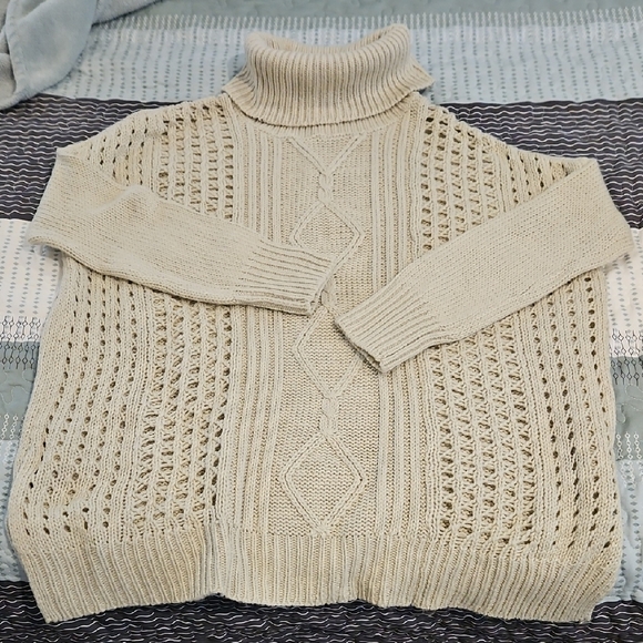 Cozy Cream Turtleneck Sweater - Picture 3 of 11